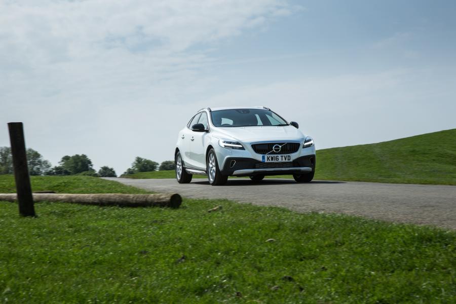 Volvo V40 D4 Cross Country 2016 года  (UK) (фото 7 из 30)
